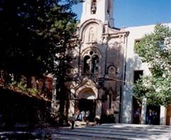 Entrada principal al santuario